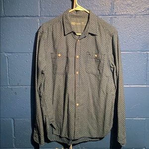 Men’s Medium Gap button up shirt